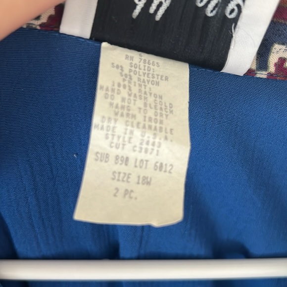 Button down - Picture 3 of 4